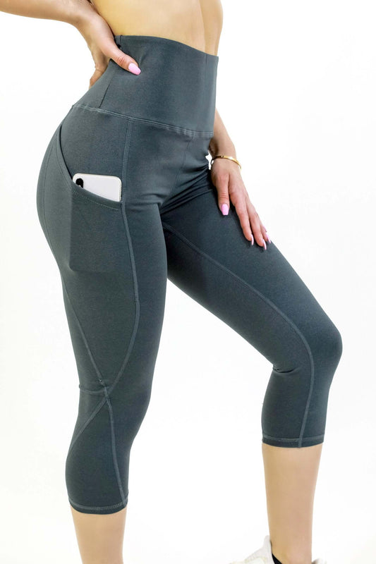 Seajoy Athletic High-Waisted Capri Leggings with Hip Pockets