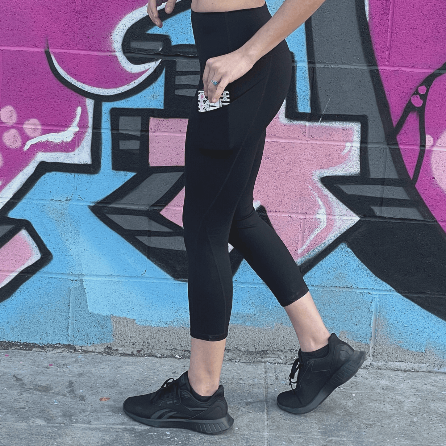 Seajoy Athletic High-Waisted Capri Leggings with Hip Pockets